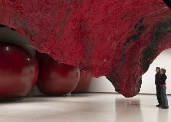 Kapoor-expositie in Londen vervreemdt én overweldigt