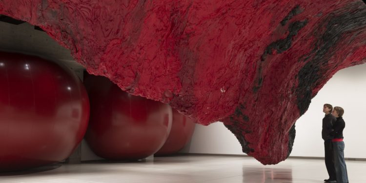 Kapoor-expositie in Londen vervreemdt én overweldigt