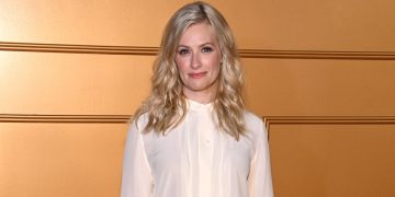 Beth Behrs en Kat Dennings herenigd in Shifting Gears