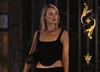 Vogue ziet Samantha Jones in Margot Robbies Parijse look