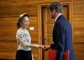 Suu Kyi krijgt na jaren bezoek van Rode Kruis